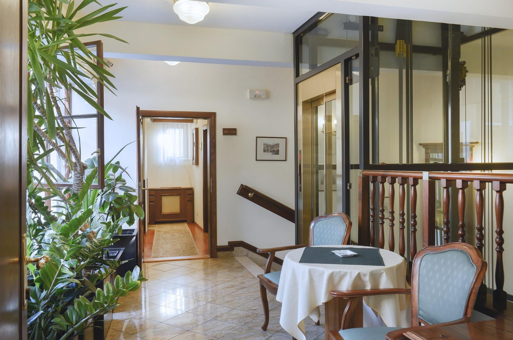Grand Hotel Praha Exterior photo